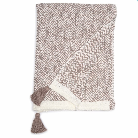 UGG Yarn Leigh Herringbone throw - Picture 2 of 11